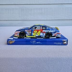 Winner's Circle 2002 Jeff Gordon #24 DuPont Pepsi 1:24 Diecast Monte Carlo